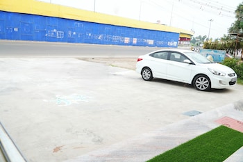 uj pallazzio business class luxury hotel