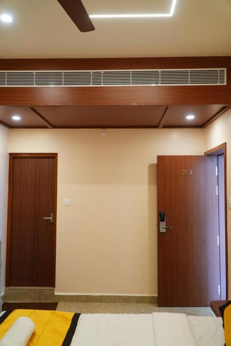 uj pallazzio business class luxury hotel