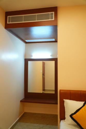 uj pallazzio business class luxury hotel
