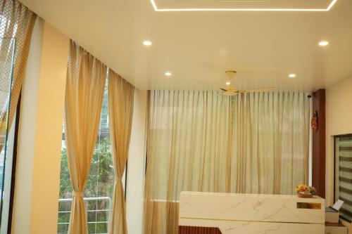 uj pallazzio business class luxury hotel