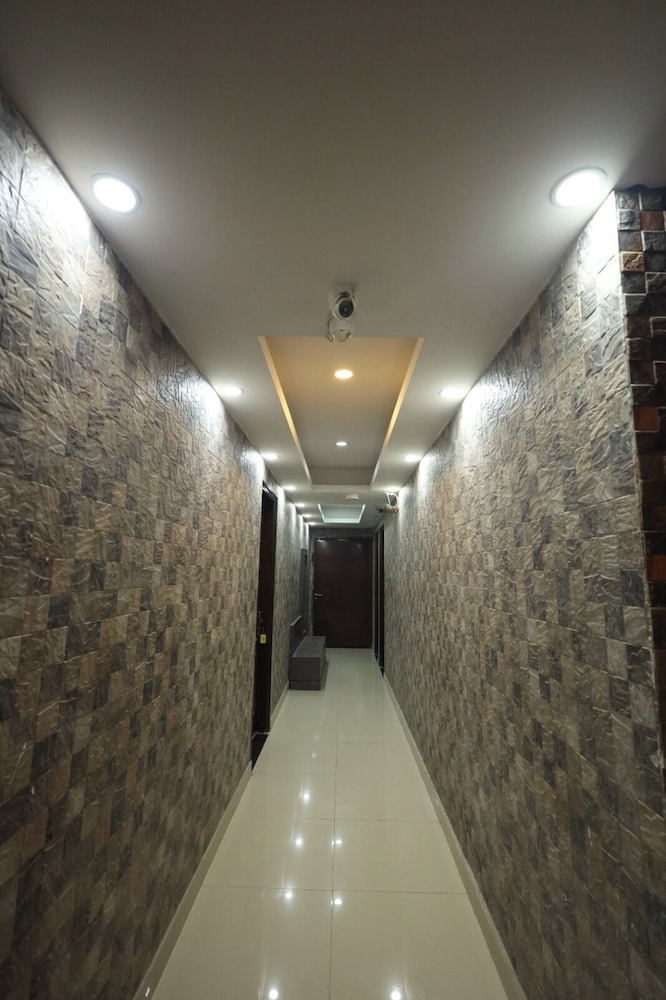 hotel the paramont plaza igi airport