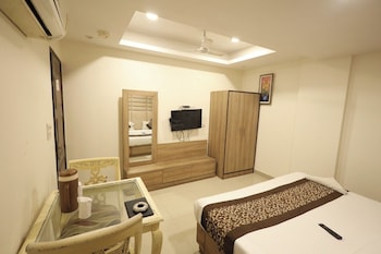 hotel the paramont plaza igi airport