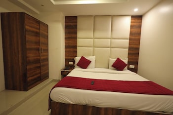 hotel the paramont plaza igi airport