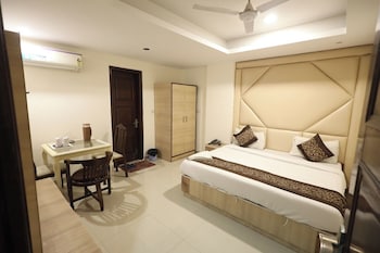 hotel the paramont plaza igi airport