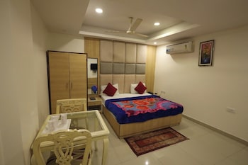 hotel the paramont plaza igi airport