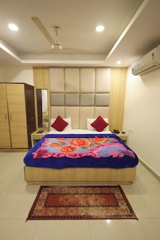 hotel the paramont plaza igi airport