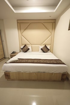 hotel the paramont plaza igi airport