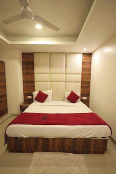 hotel the paramont plaza igi airport