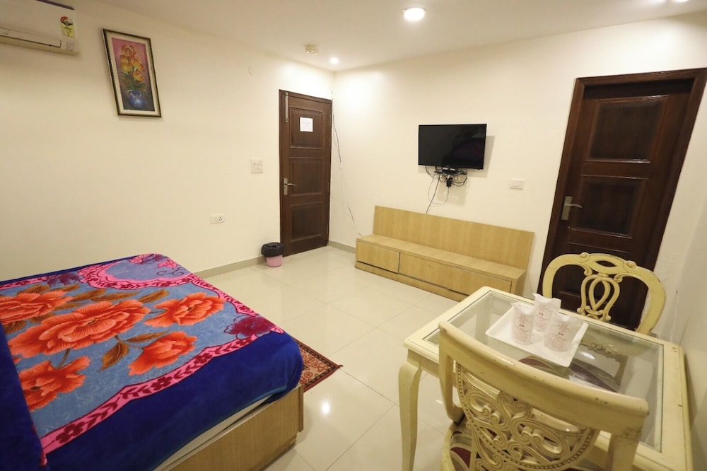 hotel the paramont plaza igi airport