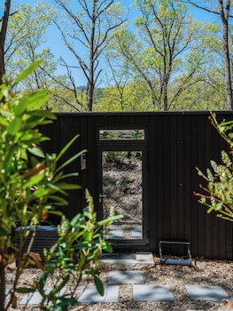 Mirror Villas - Modern Retreat With Private Hot Tubs And Mountain View,13571 Blairs Valley Rd,4 star
