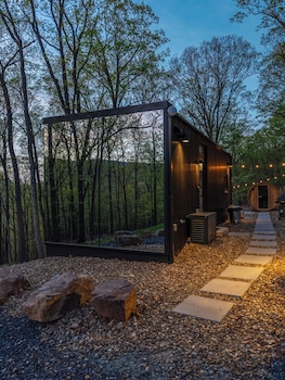 Mirror Villas - Modern Retreat With Private Hot Tubs And Mountain View,13571 Blairs Valley Rd,4 star