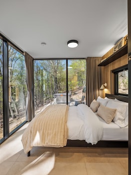 Mirror Villas - Modern Retreat With Private Hot Tubs And Mountain View,13571 Blairs Valley Rd,4 star