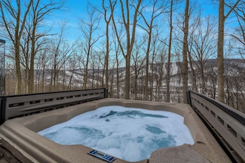 Mirror Villas - Modern Retreat With Private Hot Tubs And Mountain View,13571 Blairs Valley Rd,4 star