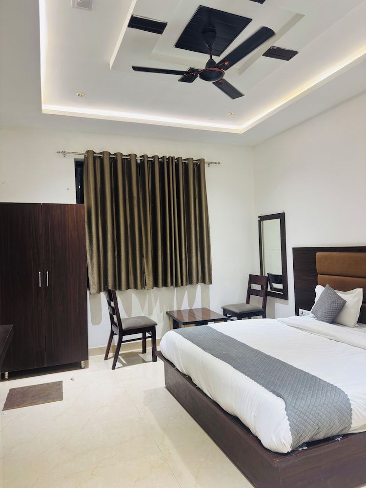 the muskmelon hotel and resort