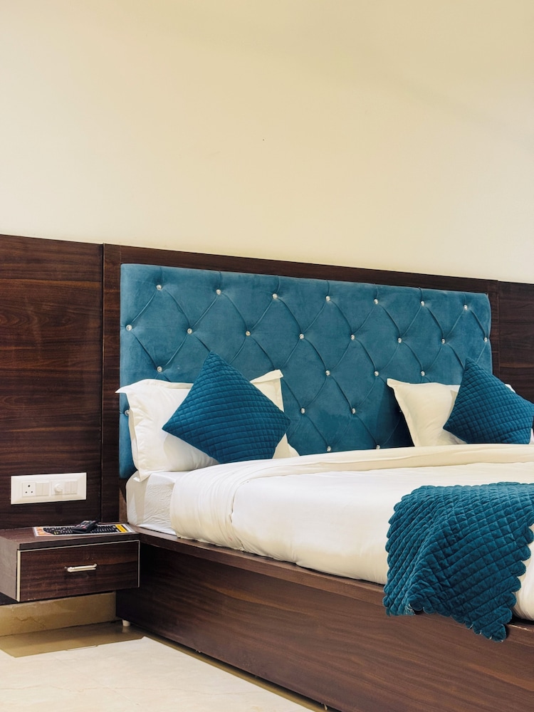 the muskmelon hotel and resort