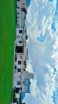 the muskmelon hotel and resort