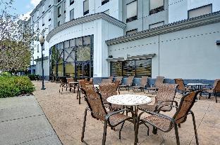 hampton inn and suites newark harrison riverwalk