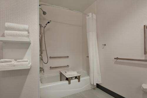 hampton inn and suites newark harrison riverwalk