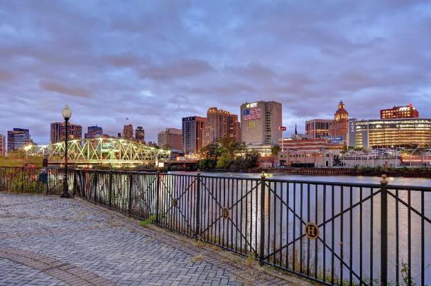 hampton inn and suites newark harrison riverwalk