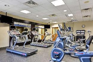 hampton inn and suites newark harrison riverwalk