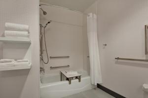 hampton inn and suites newark harrison riverwalk