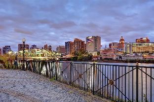 hampton inn and suites newark harrison riverwalk
