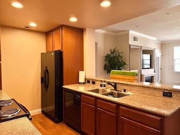 New Cozy Stylish 1Br With Heated Pool Relaxing Spa Sauna,11380 South Virginia Street Reno Nevada,2 star