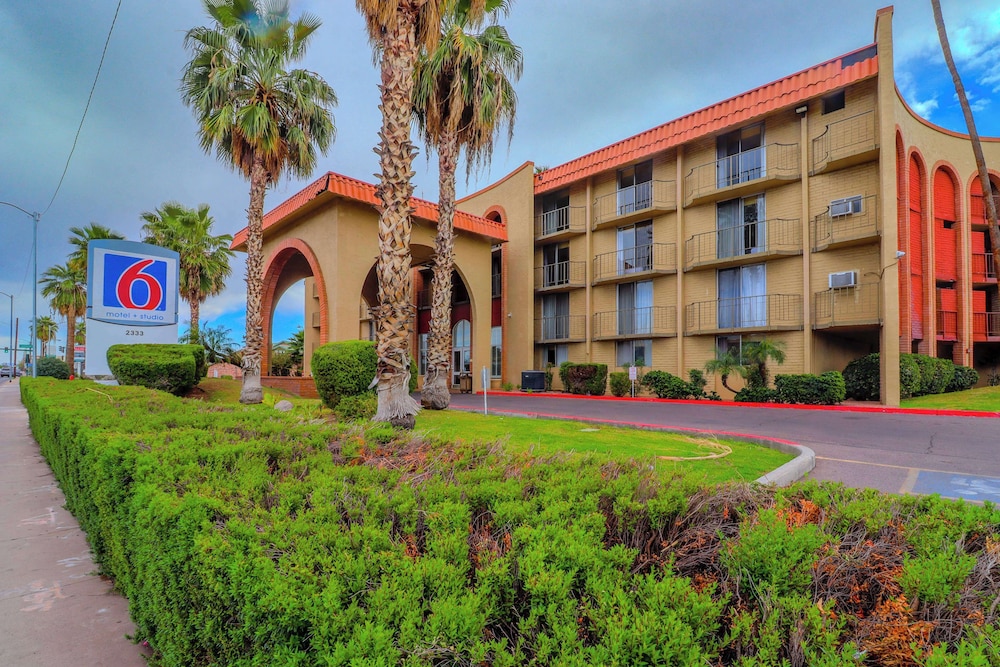 studio6 phoenix az sky harbor
