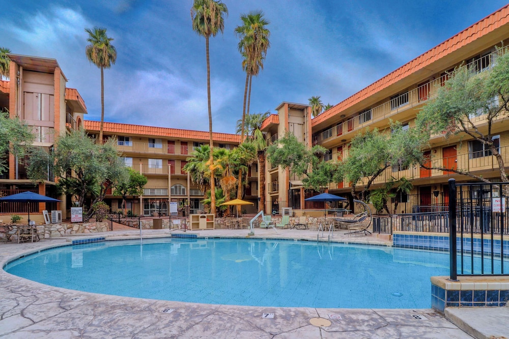 studio6 phoenix az sky harbor