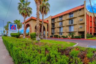 studio6 phoenix az sky harbor