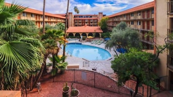 Studio6 Phoenix, Az  Sky Harbor,2333 East Thomas Road,2 star