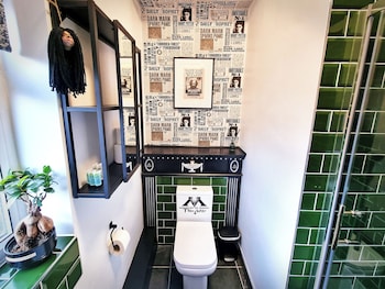 ricky road guest house premium