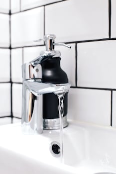 ricky road guest house premium