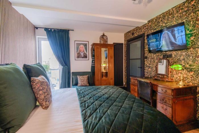 ricky road guest house premium