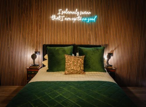 ricky road guest house premium