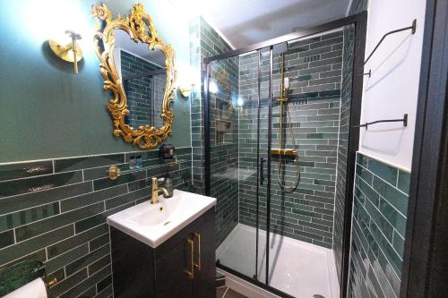 ricky road guest house premium