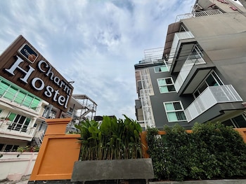charm hostel at pratumnak