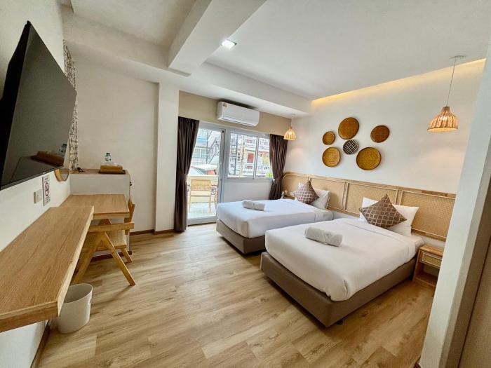 charm hostel at pratumnak