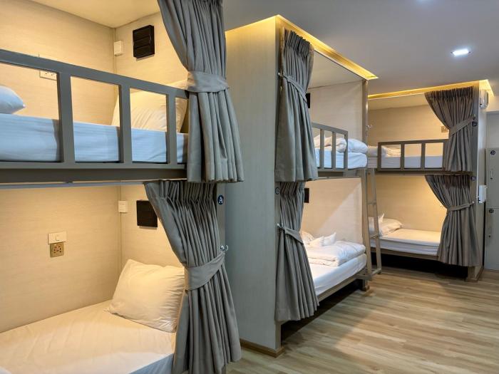 charm hostel at pratumnak