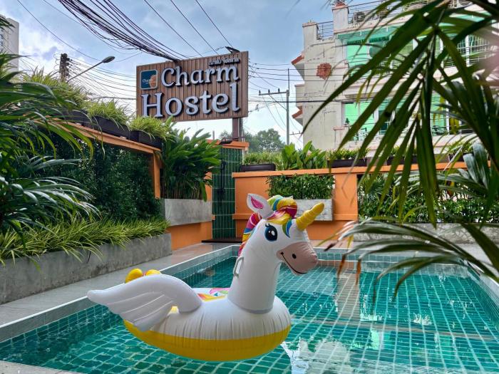 charm hostel at pratumnak