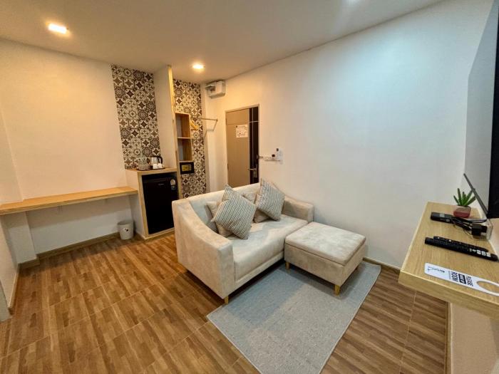 charm hostel at pratumnak