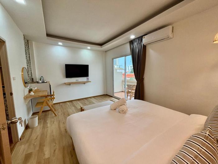 charm hostel at pratumnak