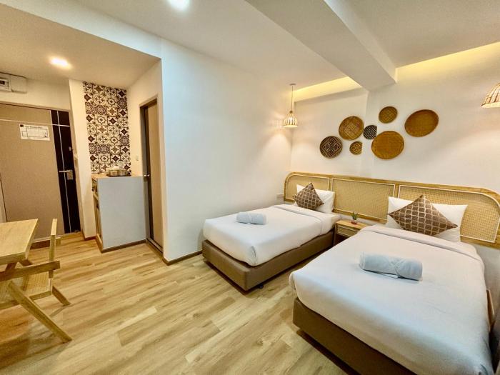 charm hostel at pratumnak