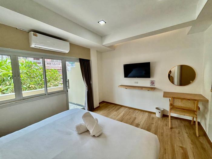 charm hostel at pratumnak