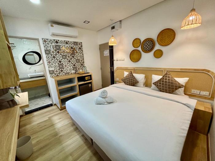 charm hostel at pratumnak