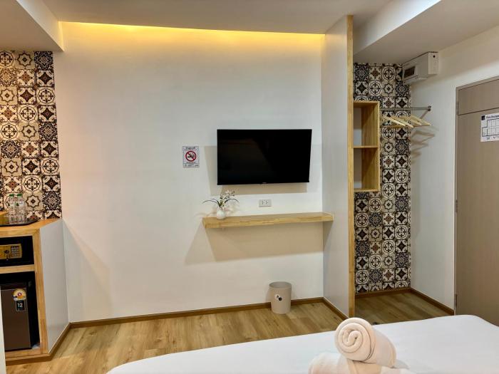 charm hostel at pratumnak