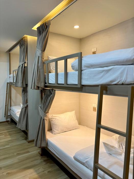charm hostel at pratumnak