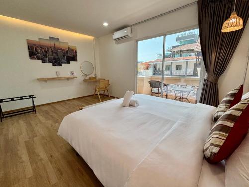 charm hostel at pratumnak