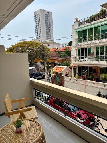 charm hostel at pratumnak