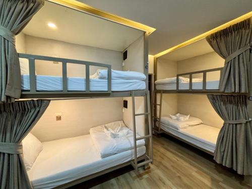 charm hostel at pratumnak